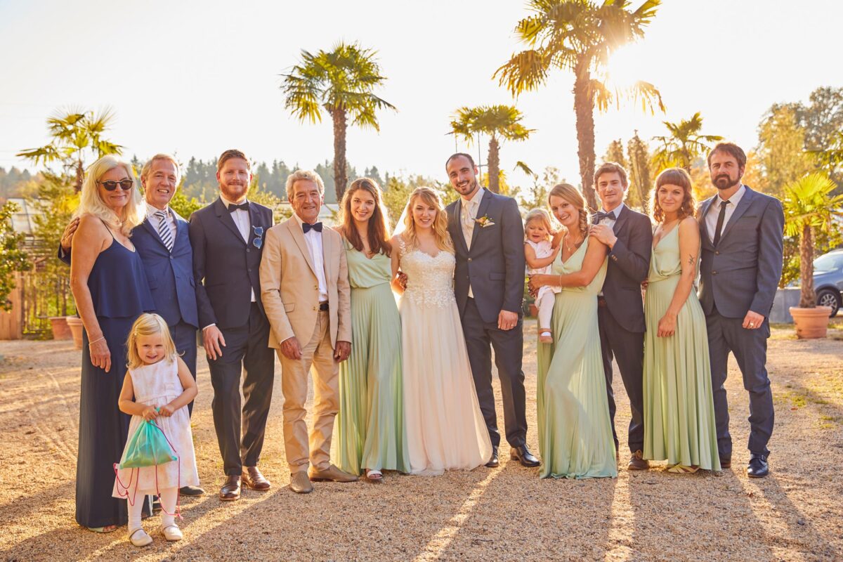 Gruppenfoto an Hochzeit